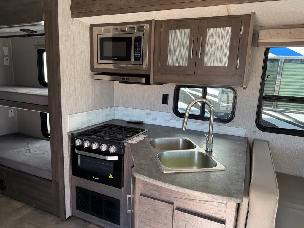 2023 Coachmen Pursuit 31BH, Photos photo 10