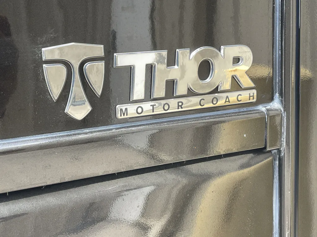 2021 Thor Motor Coach Challenger 35MQ, Photos photo 4