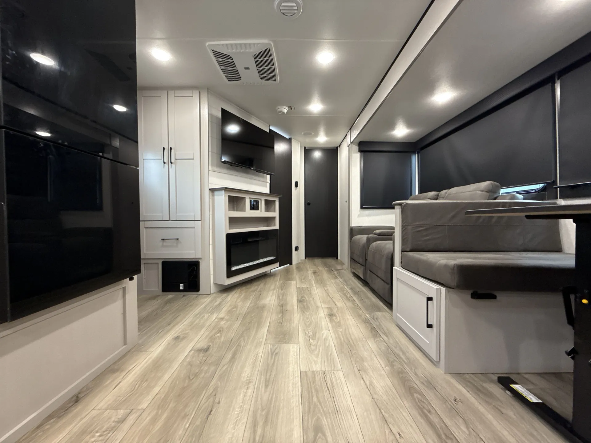 2026 Jayco Jay Feather 26FK — living area main