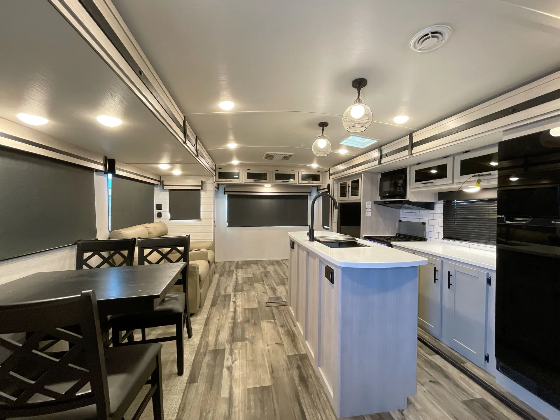 2024 CrossRoads Sunset Trail Super Lite SS330SI — living area main