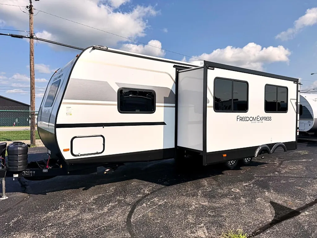 2027 Coachmen Freedom Express Select 29SE, Photos photo 7