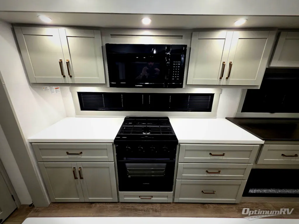2025 Brinkley Model Z 3300, Photos photo 10