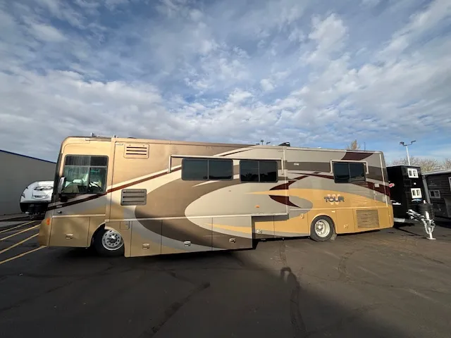 2007 Winnebago Tour 40TD - Photo 3