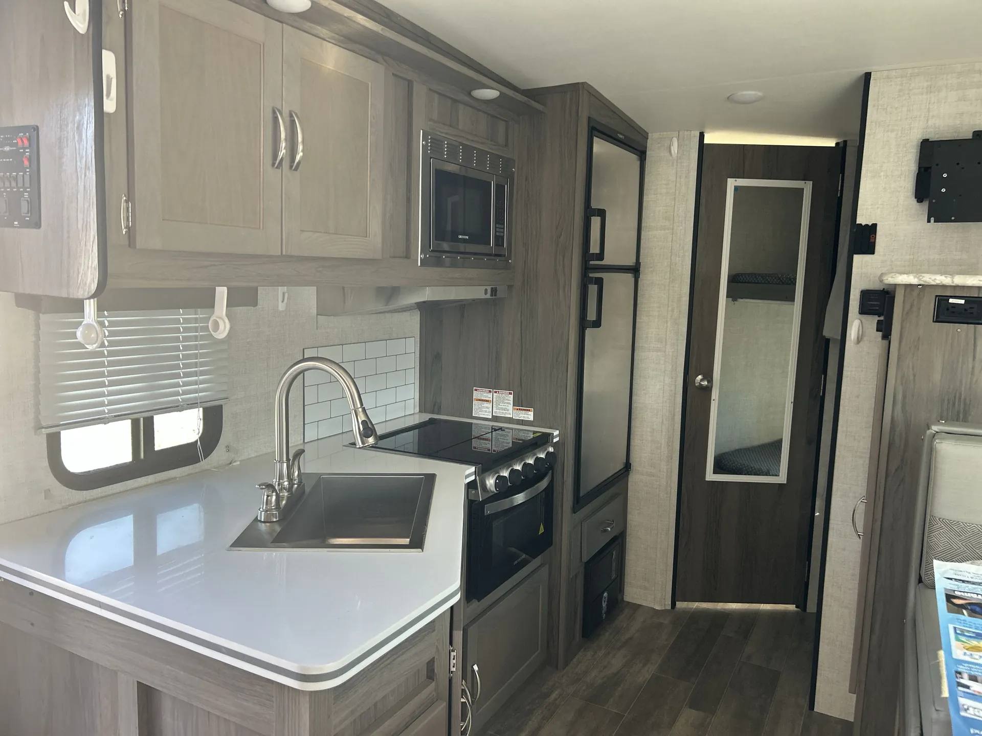 2023 Gulf Stream Vista Cruiser 23QBS — living area main