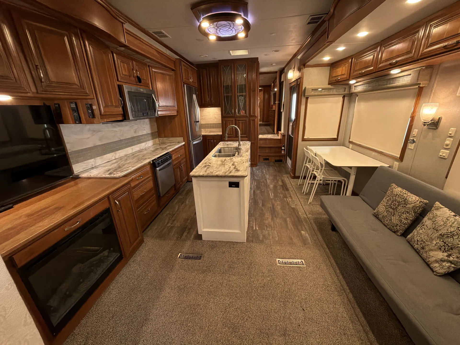 2017 DRV Full House JX450 — living area main