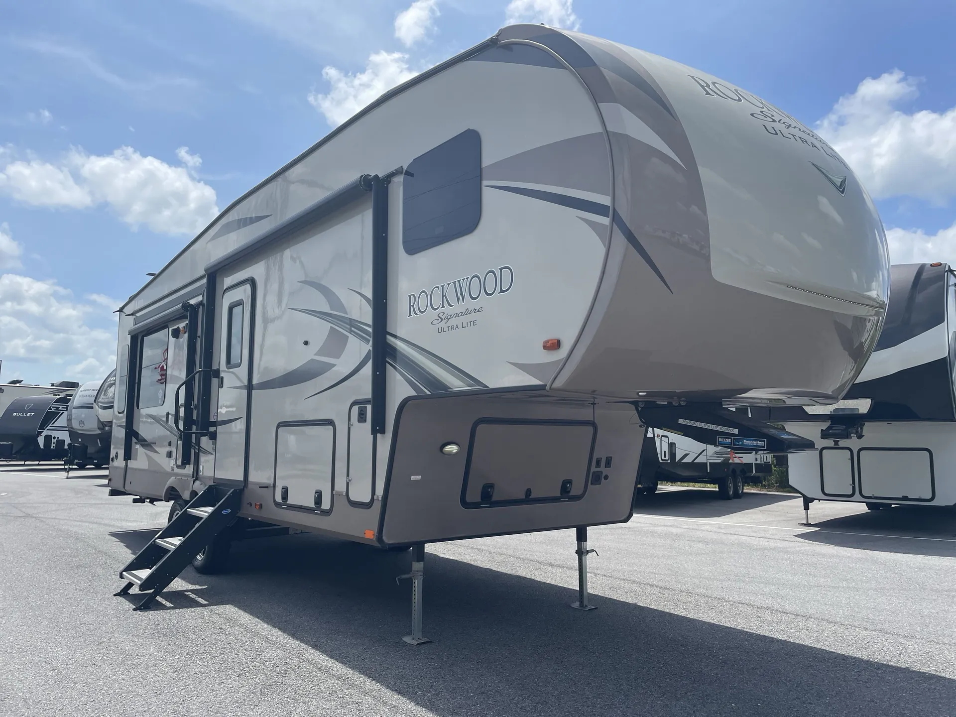 2018 Forest River Rockwood Signature Ultra Lite 8289WS