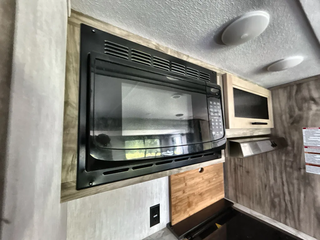 2022 Forest River Cherokee Alpha Wolf 33BH-L, Photos photo 23