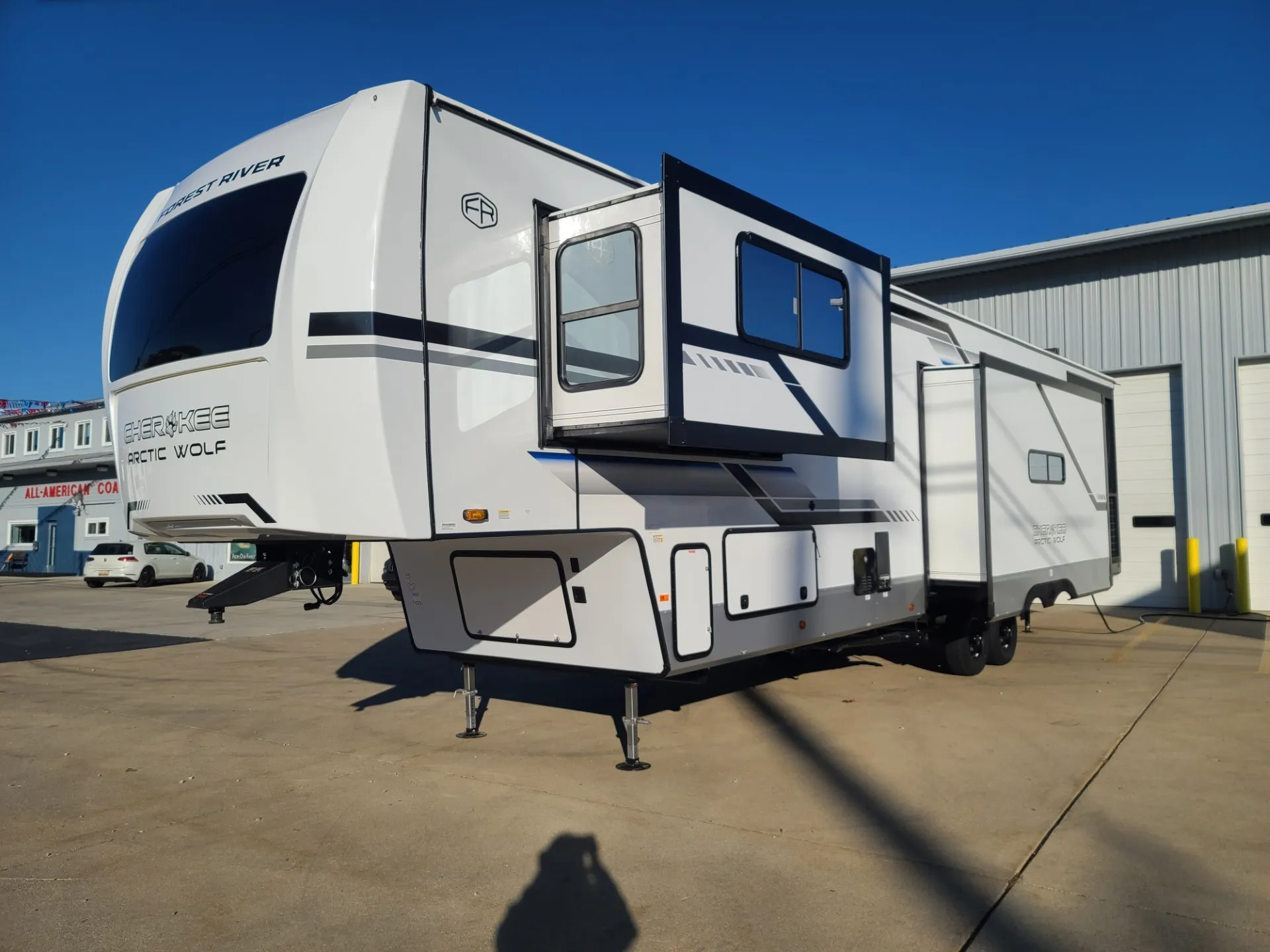 2025 Forest River Cherokee Arctic Wolf 3800DECK - Photo 4