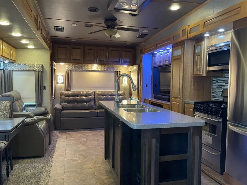 2016 Augusta RV Ambition AB-35RS - Photo 2