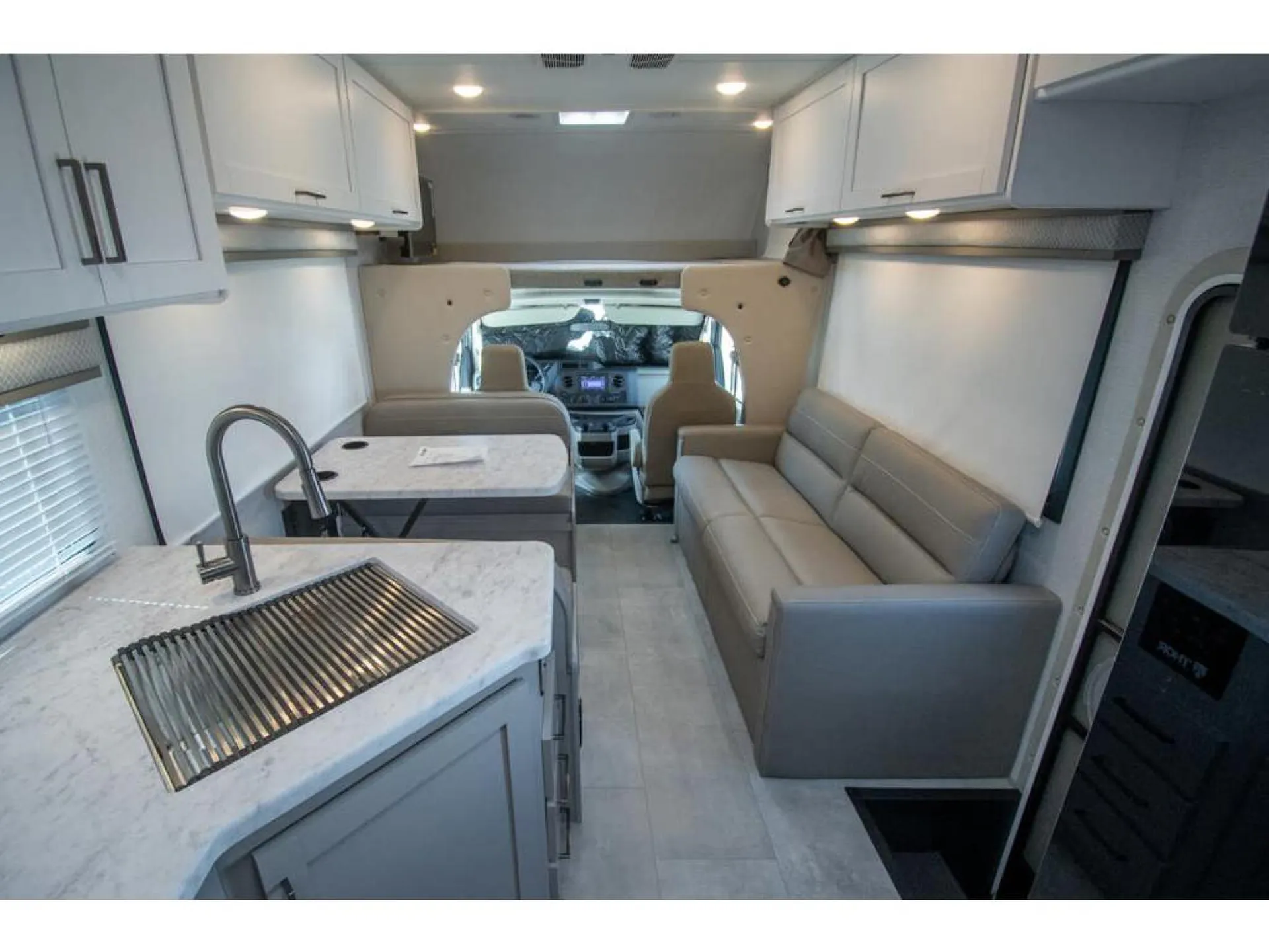 2026 Thor Motor Coach Chateau 28G - Photo 3
