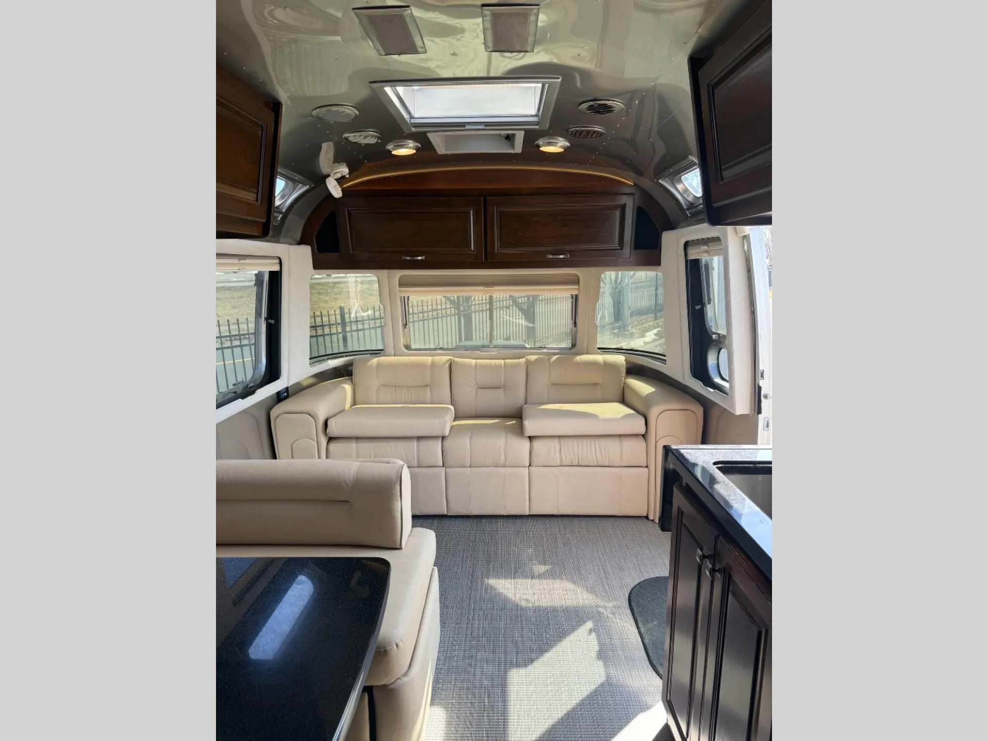 2018 Airstream Classic 30RB - Photo 4
