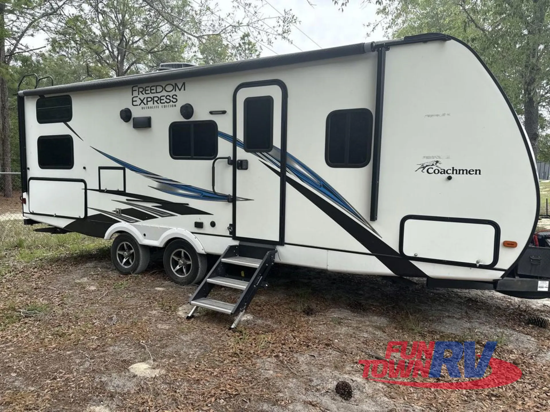 2021 Coachmen Freedom Express Ultra Lite 257BHS - Photo 3