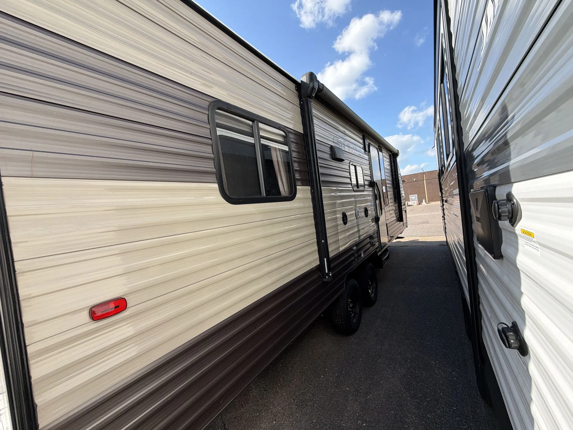 2018 Forest River Cherokee Grey Wolf 22RR — campside