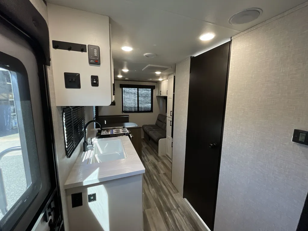 2025 Jayco Jay Flight SLX 210QB, Photos photo 2