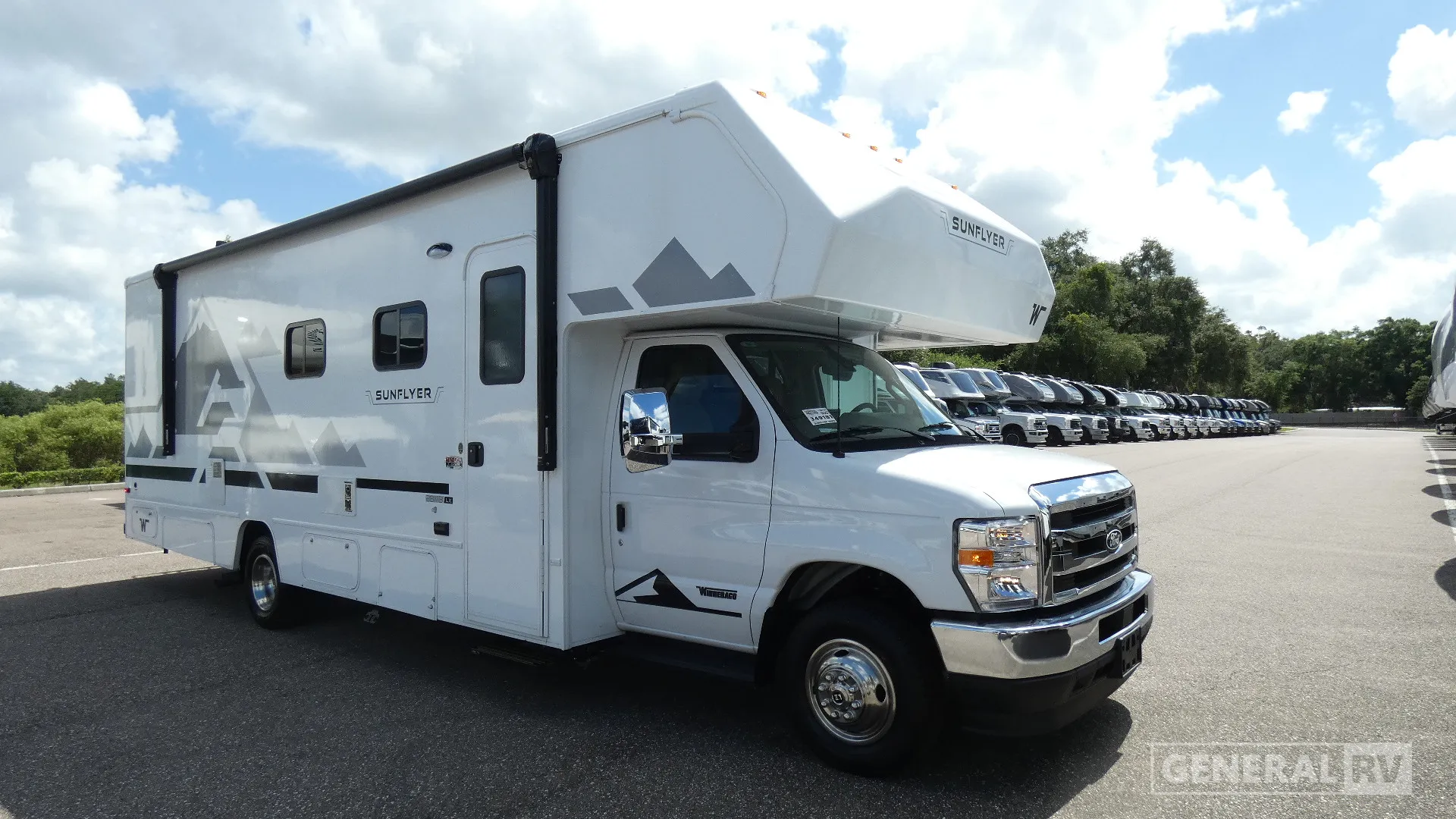 2027 Winnebago Sunflyer 28MB - Photo 2