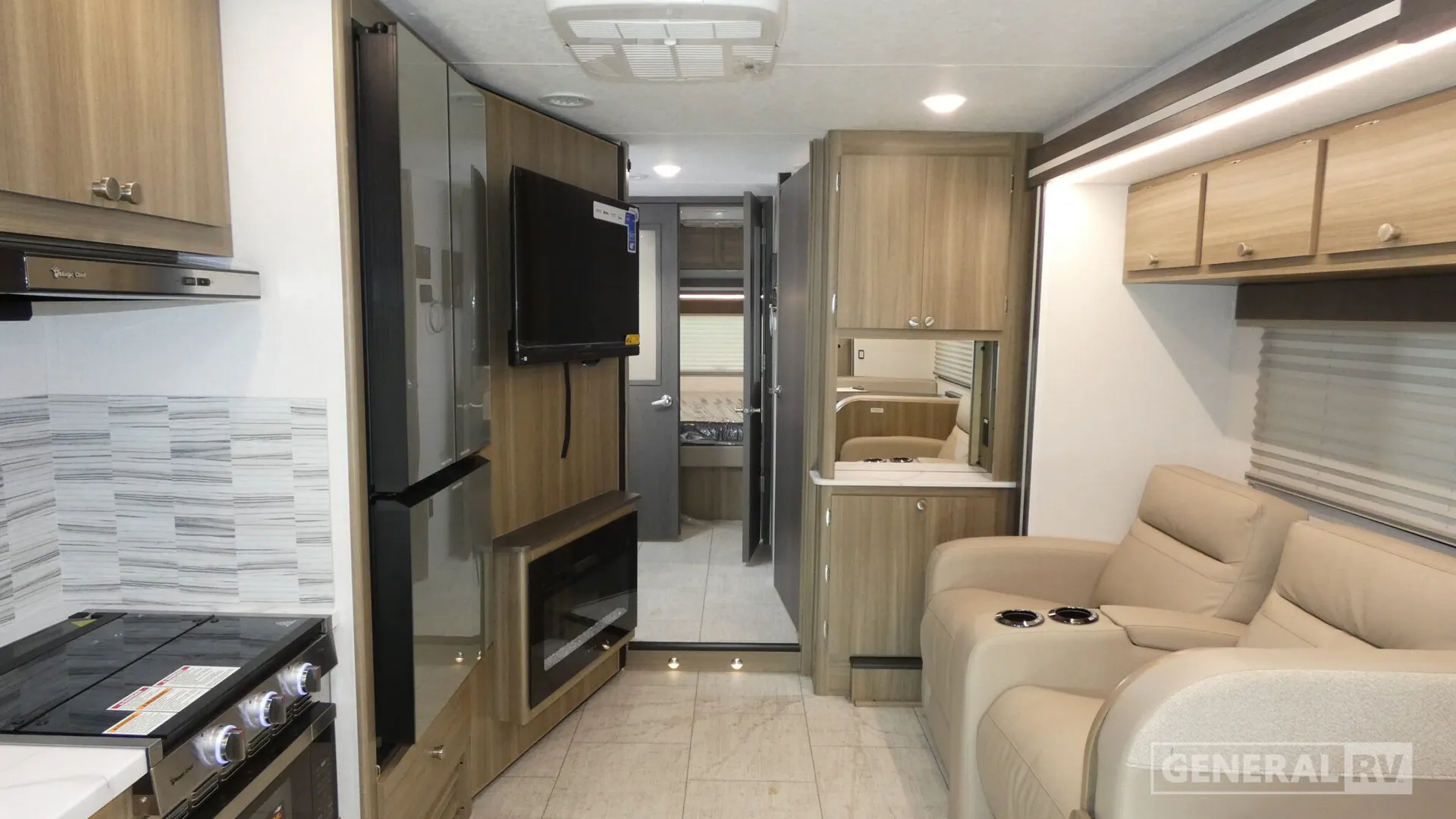 2026 Coachmen Freelander 30RS - Photo 3