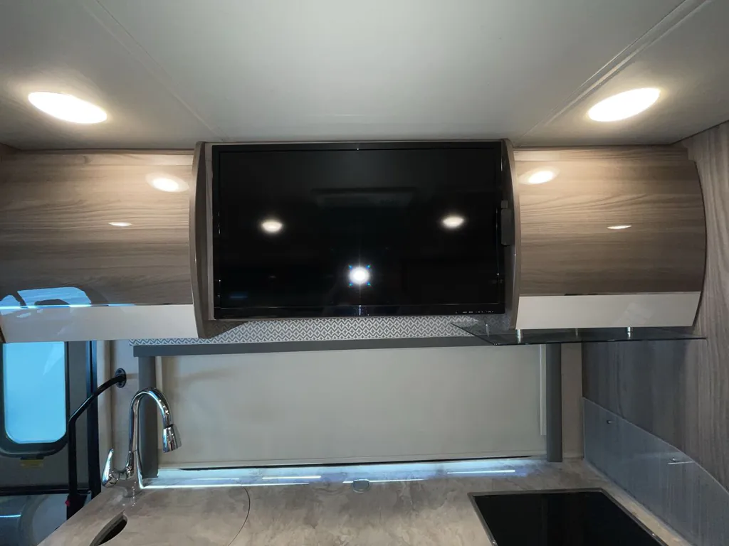 2022 Thor Motor Coach Tiburon 24FB, Photos photo 26