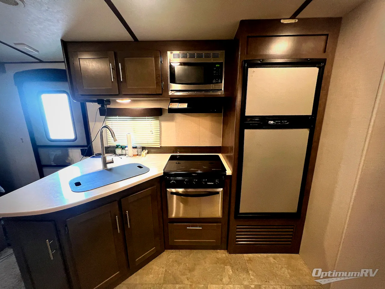 2018 CrossRoads Sunset Trail Super Lite SS289QB dealer photo 8 from Optimum RV