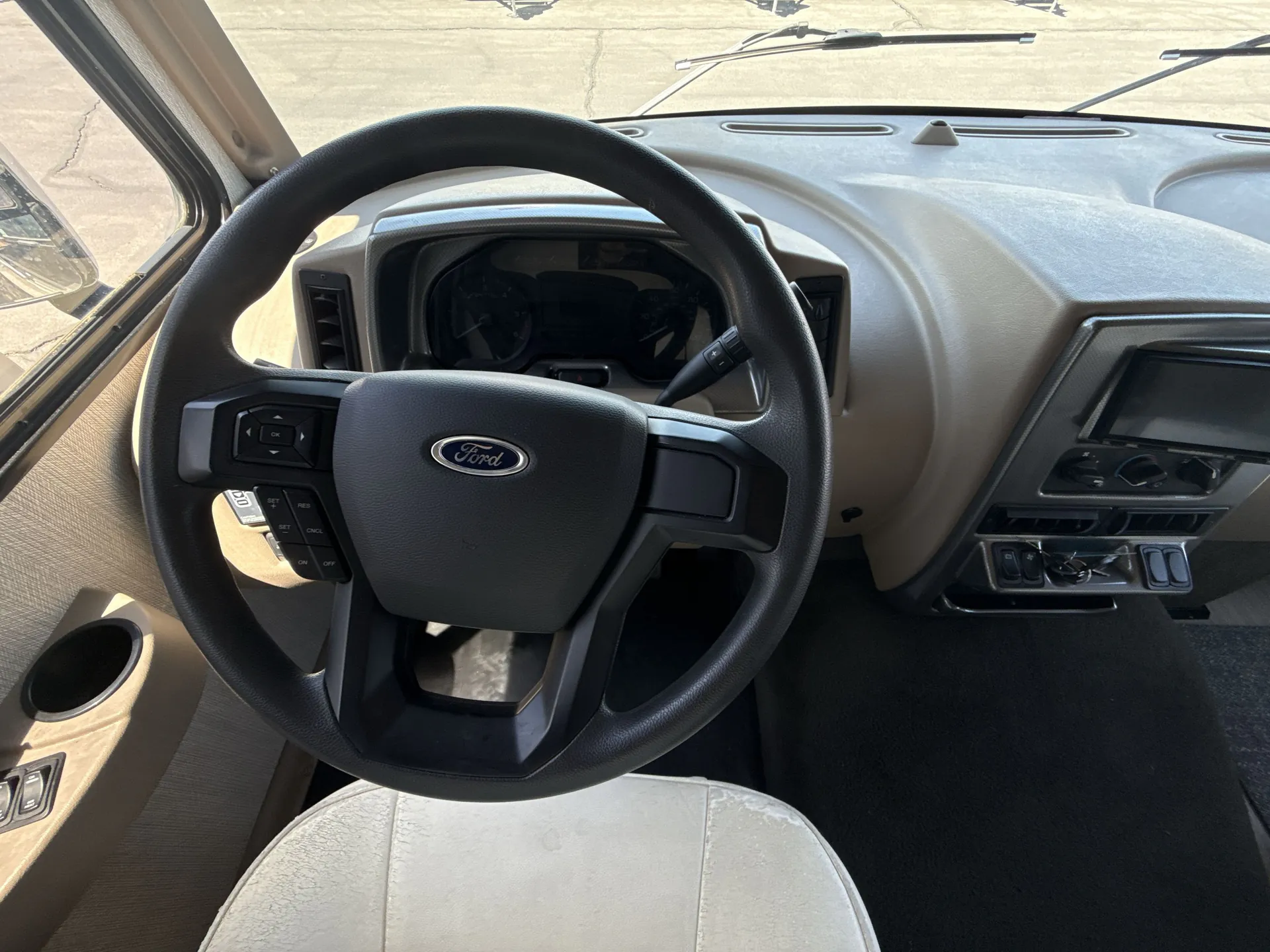 2022 Winnebago Adventurer 30T — living area main