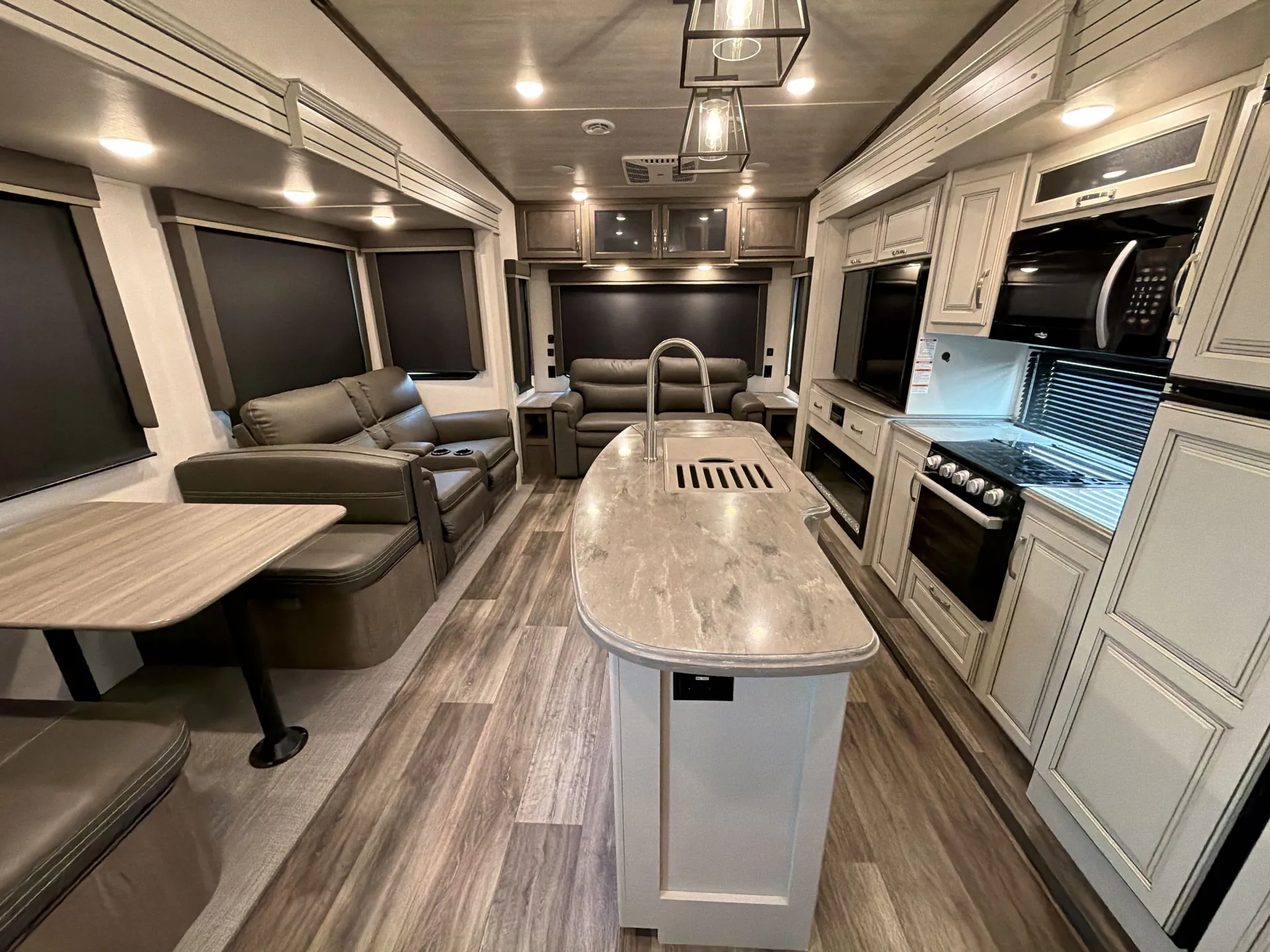 2021 Keystone Cougar 290RLS — living area main