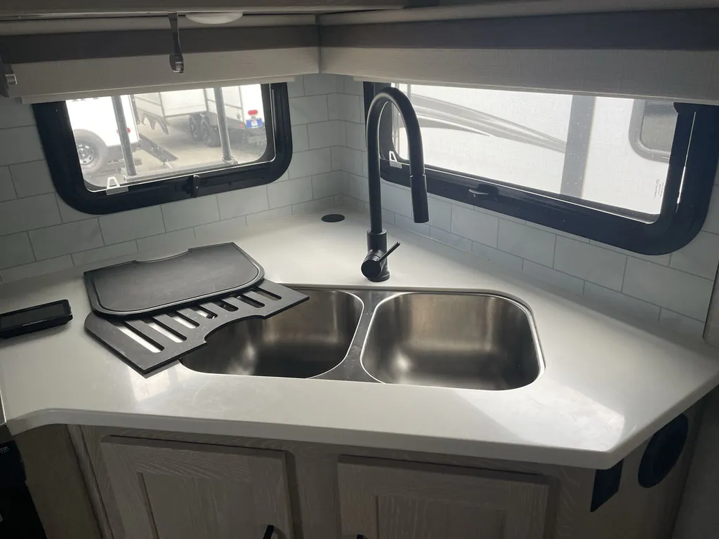 2023 Forest River Rockwood Ultra Lite 2614BS, Photos photo 12