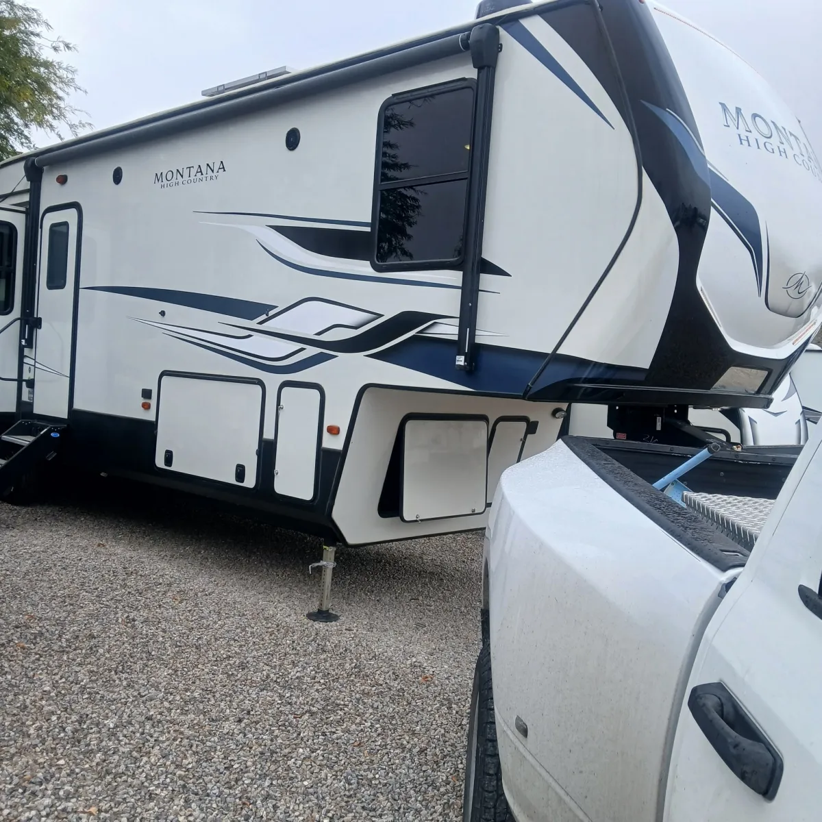 2022 Keystone Montana High Country 331RL - Photo 2