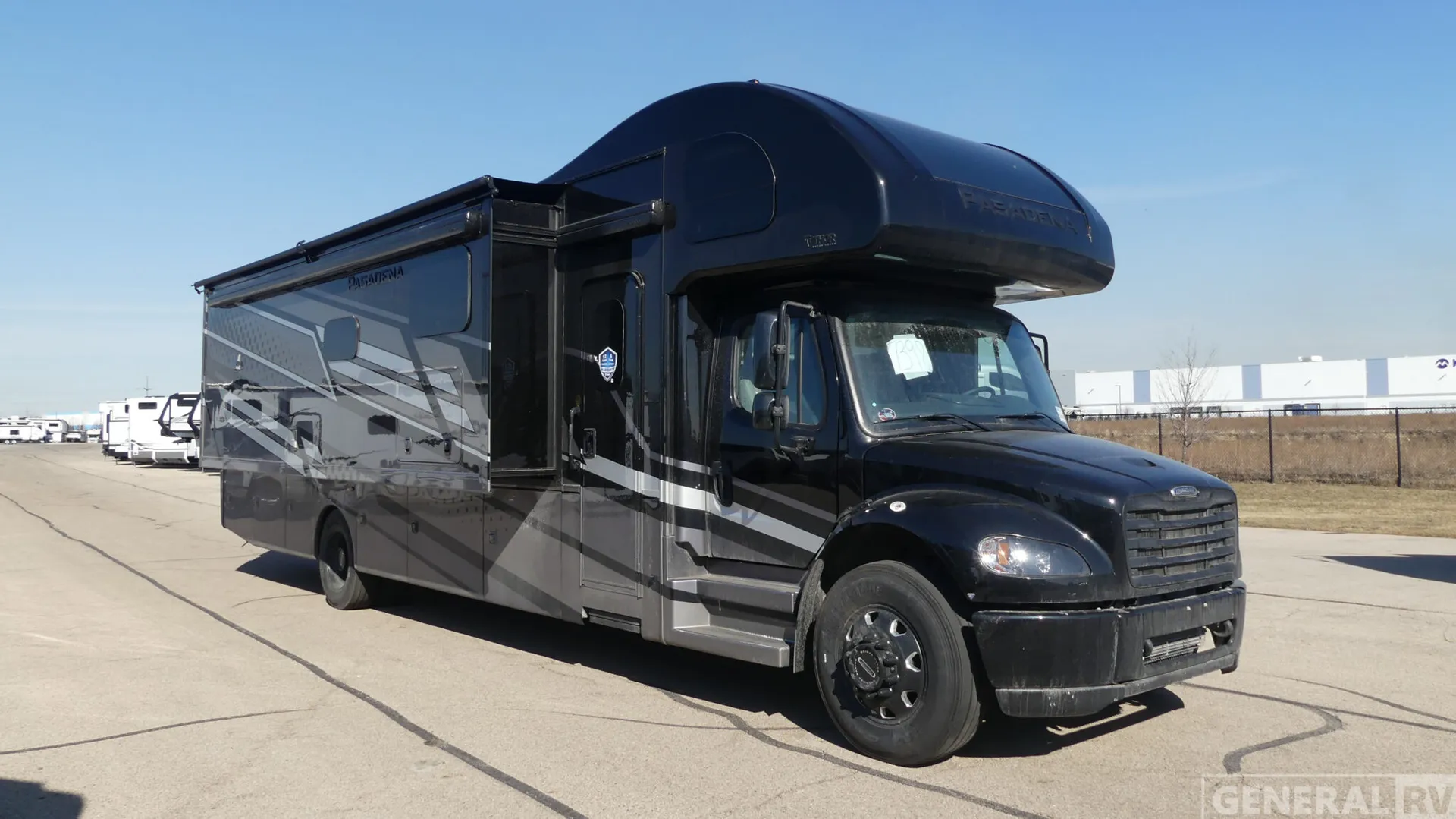 2026 Thor Motor Coach Pasadena 38DX - Photo 2