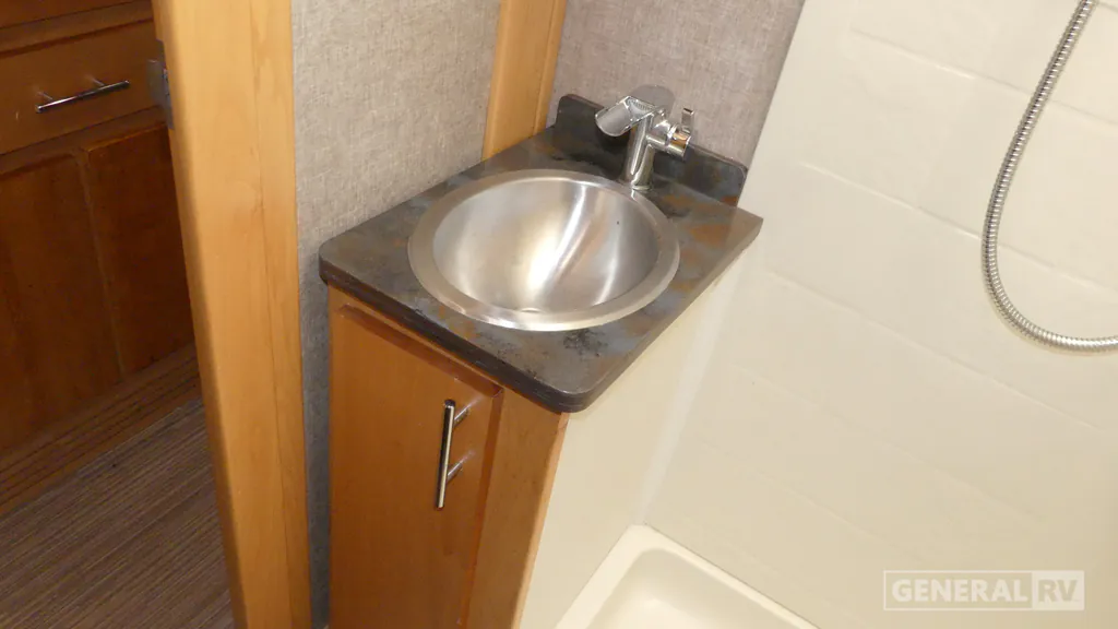 2017 Tiffin Wayfarer 24 QW, Photos photo 20