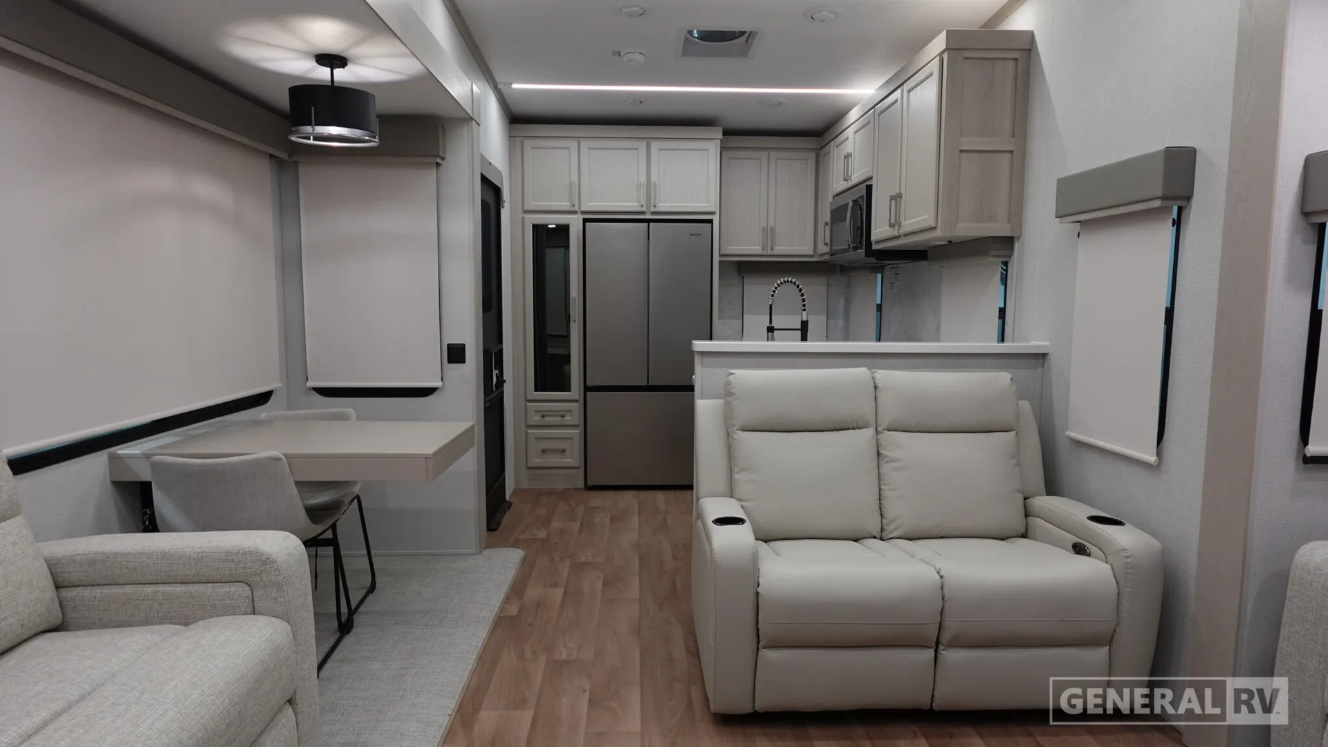 2026 Palomino Columbus 384RKH - Photo 3