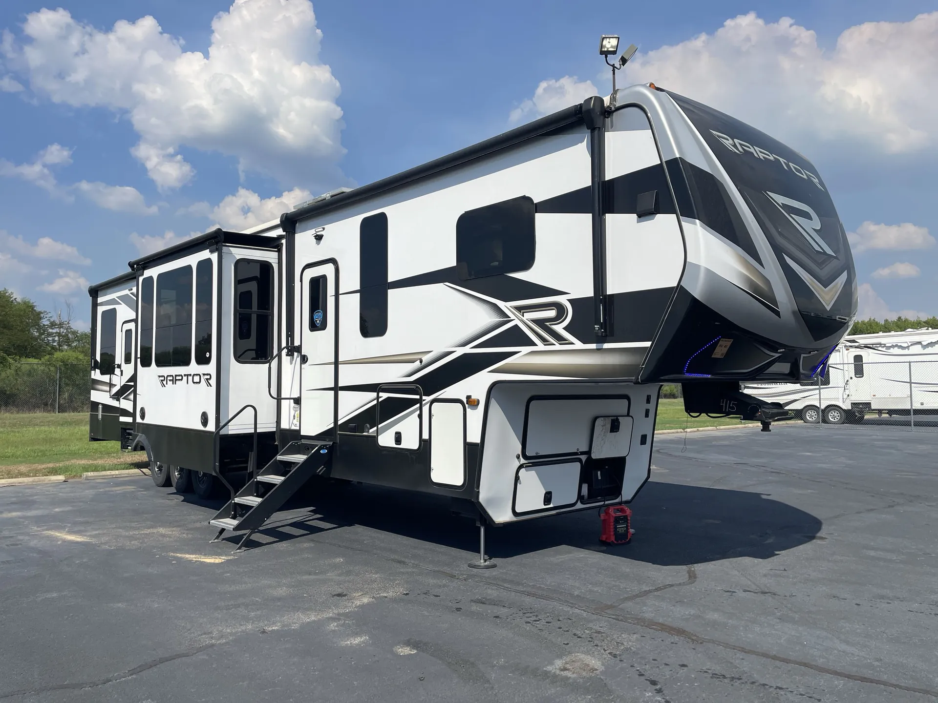 2025 Keystone Raptor 415