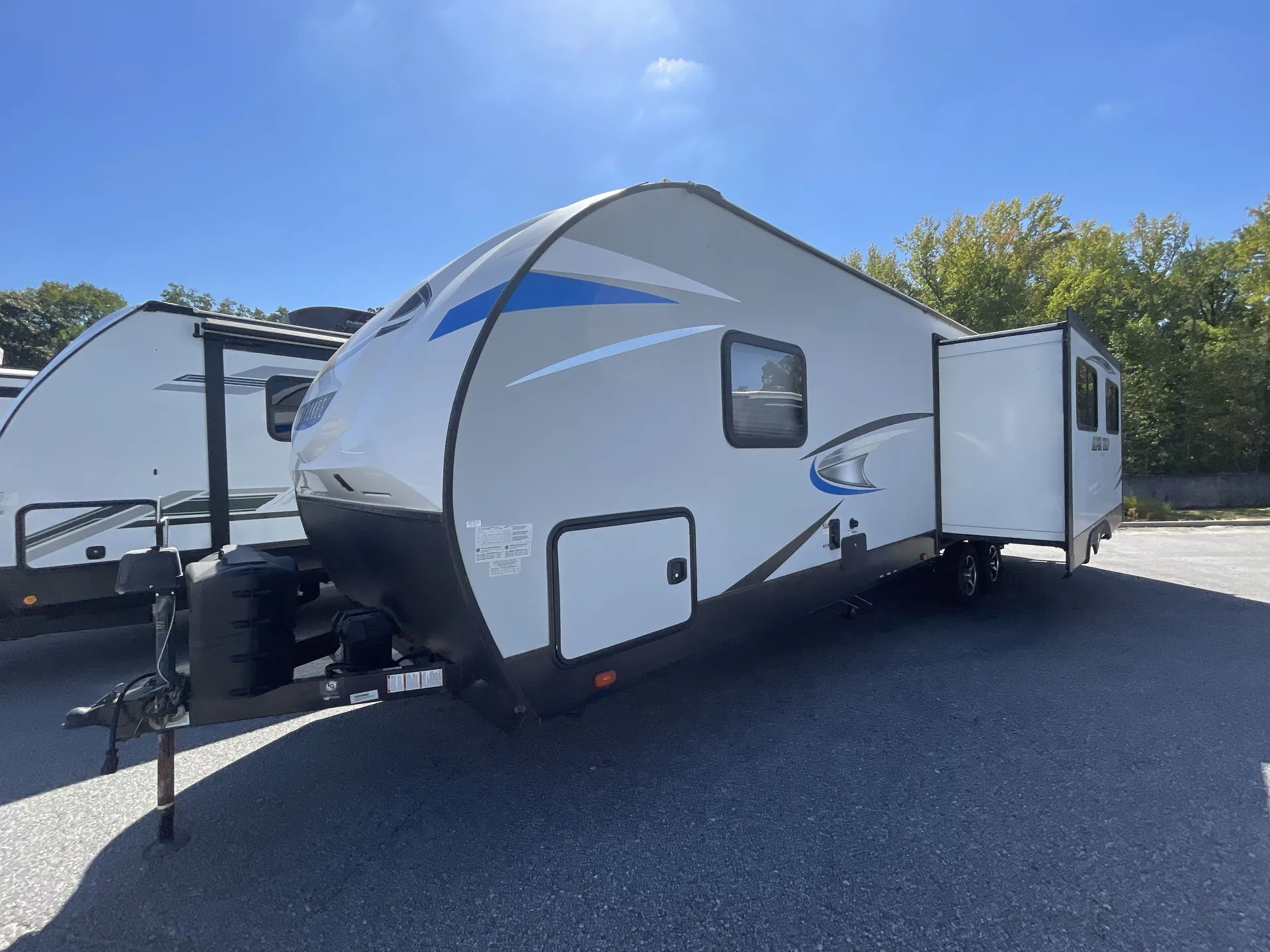 2020 Forest River Alpha Wolf 27RK-L — campside