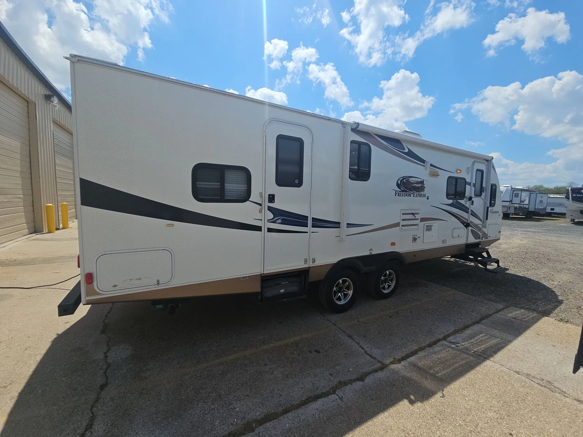 2012 Coachmen Freedom Express 270FLDS - Photo 2