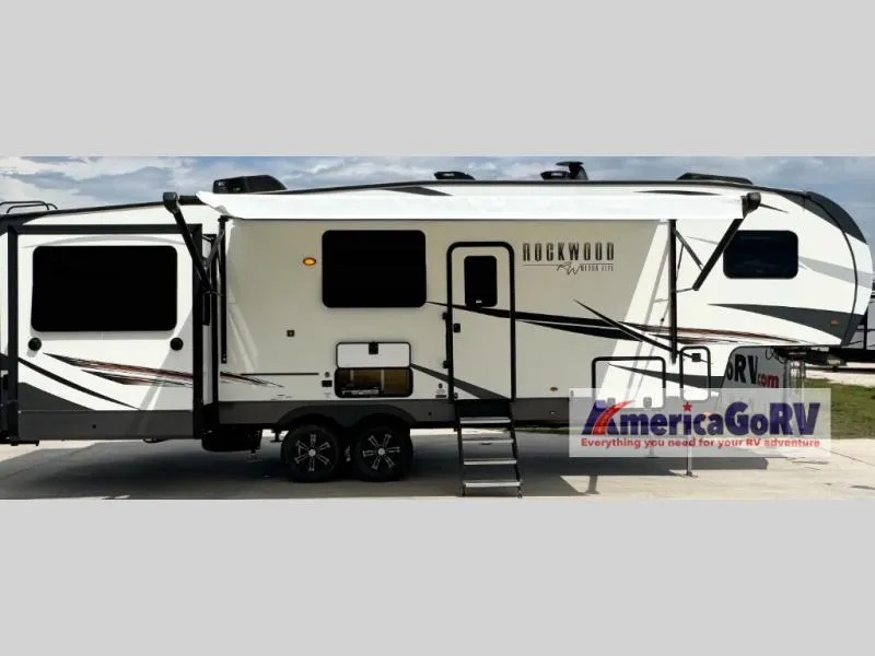 2021 Forest River Rockwood Ultra Lite 2898KS - Photo 2