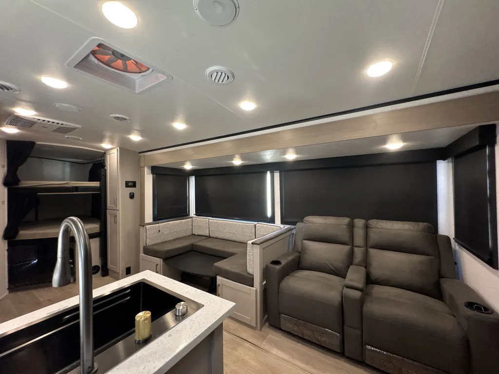 2027 Jayco Jay Feather 29BHB, Photos photo 2