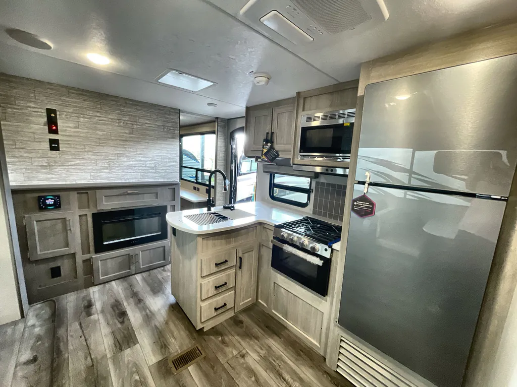 2026 Coachmen Catalina Legacy 343BHTS DEN, Photos photo 10