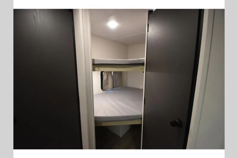 2026 Shasta RVs i-5 Edition 527BHS, Photos photo 20