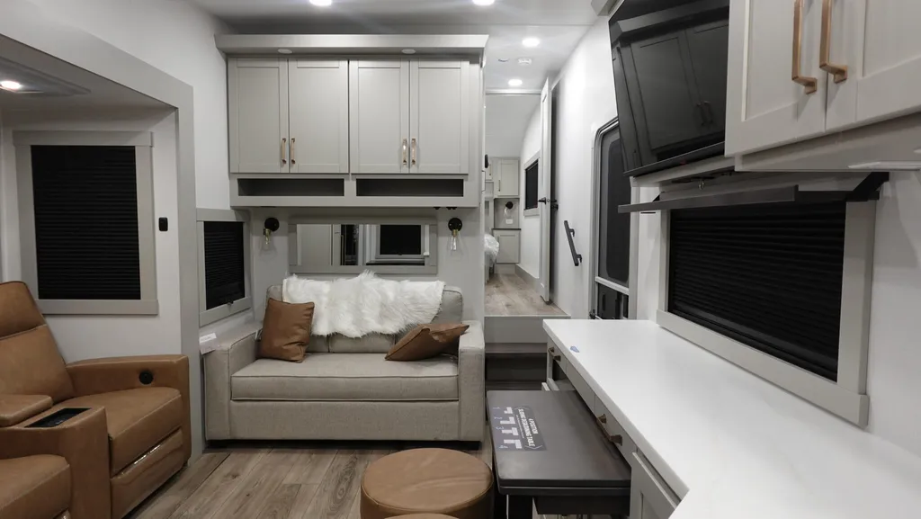 2026 Brinkley Model Z 2680, Photos photo 4