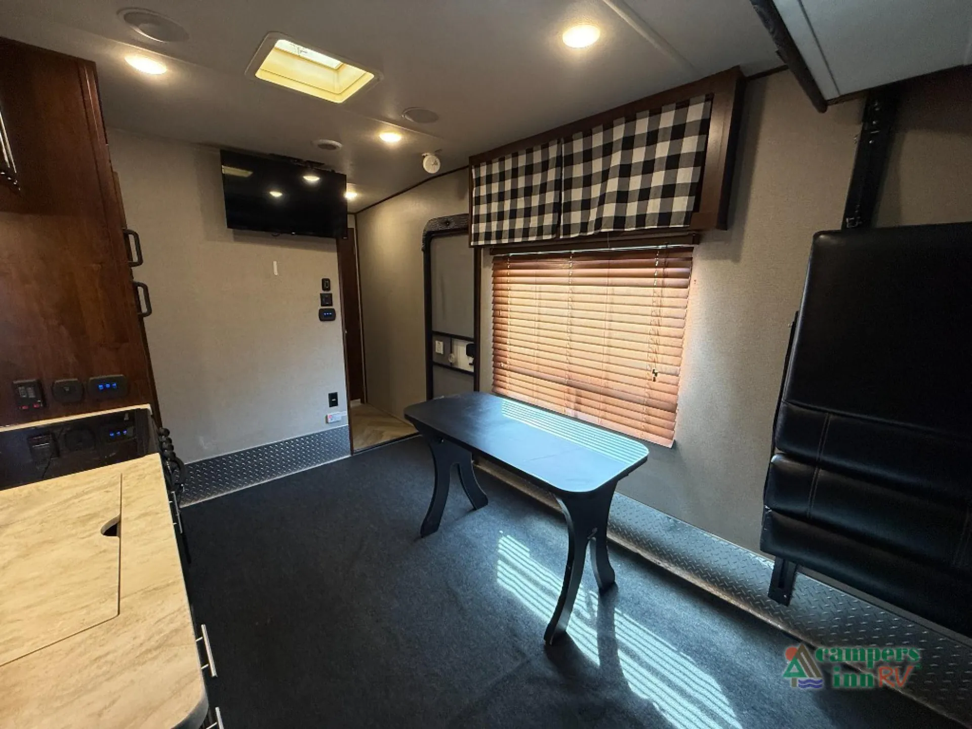 2018 Forest River Vengeance 23FB13 - Photo 3