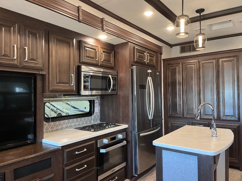 2020 Heartland Bighorn 3370 EL - Photo 2