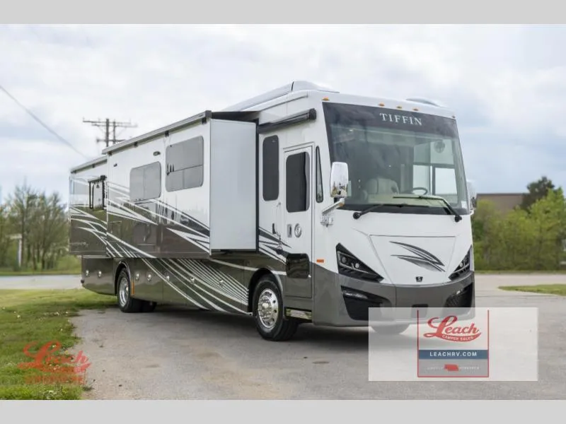 2026 Tiffin Phaeton 40 IH - Photo 2