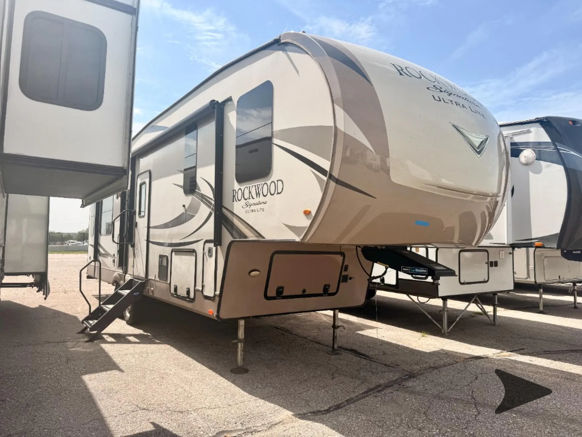 2018 Forest River Rockwood Signature Ultra Lite 8299BS - Photo 2