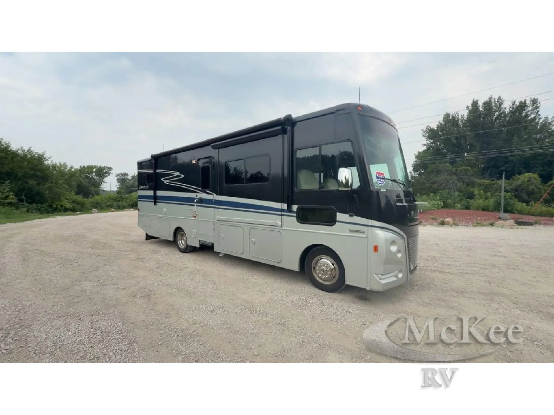 2022 Winnebago Adventurer 30T - Photo 2