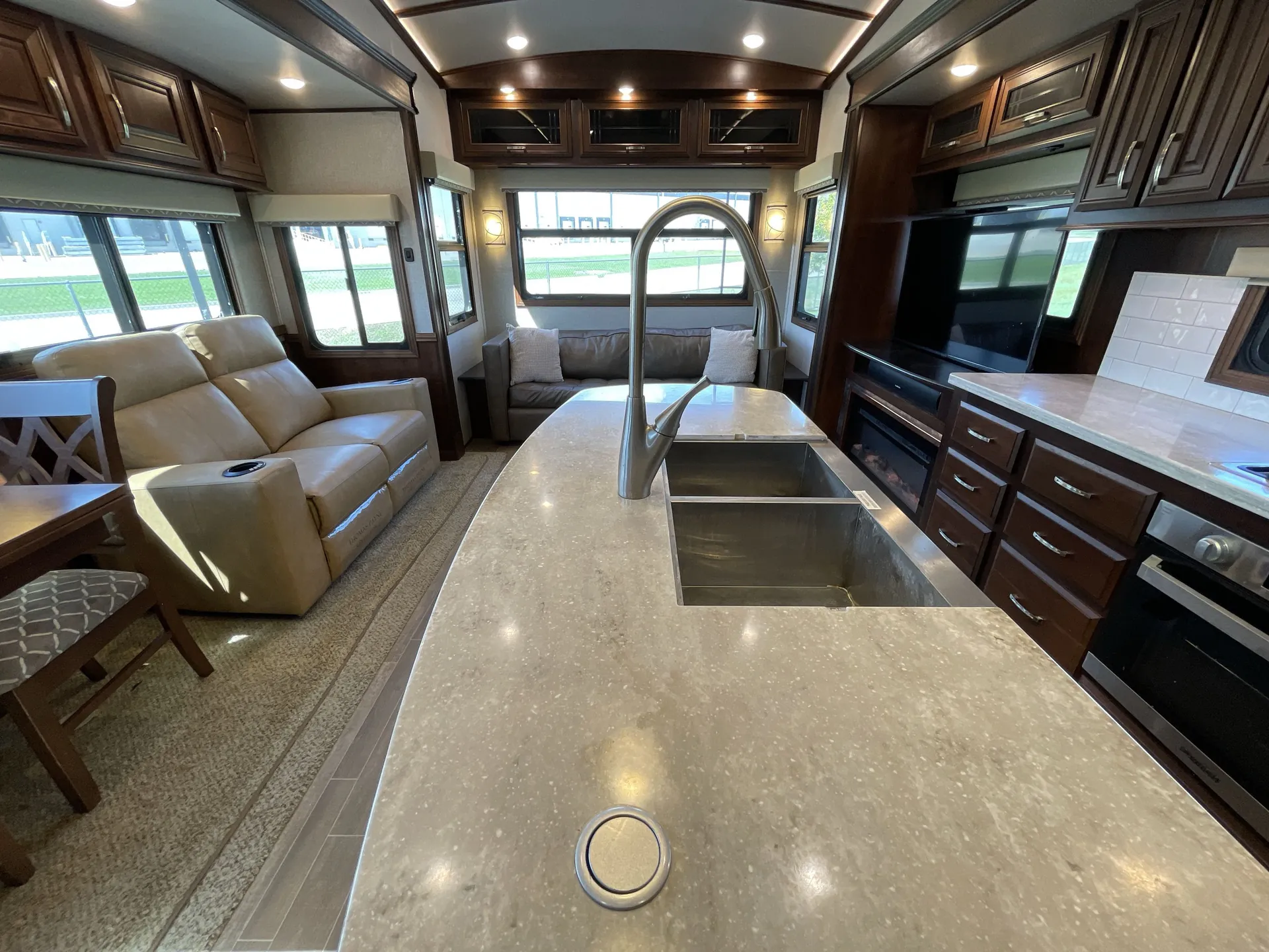 2020 Jayco Pinnacle 32RLTS — living area main