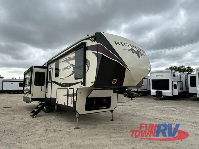 2018 Heartland Bighorn 3010RE - Photo 2