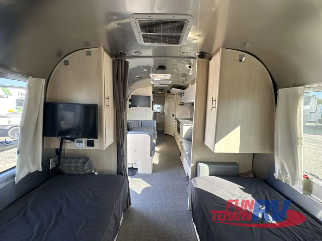 2024 Airstream Flying Cloud 30FB Office, Photos photo 18