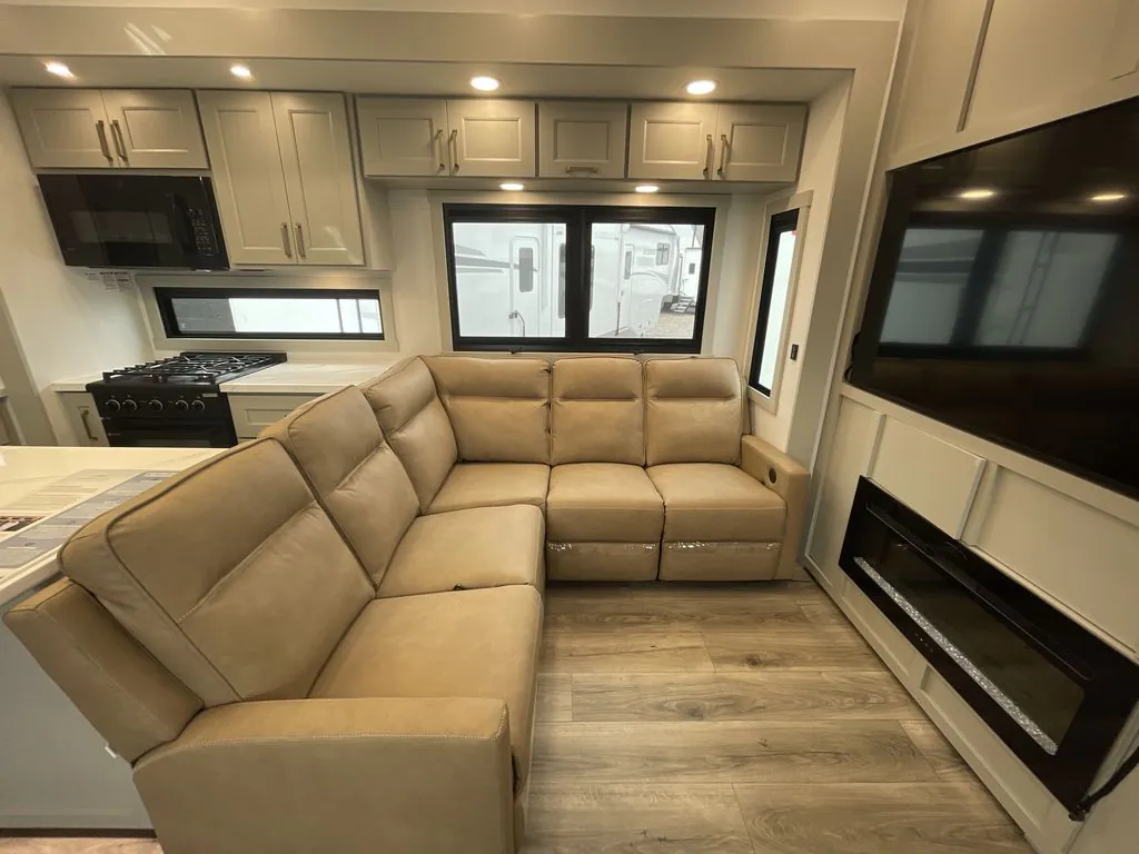 2026 Brinkley Model G 3970, Photos photo 12