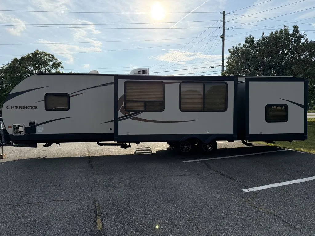 2016 Forest River Cherokee 304BH — Photo 5
