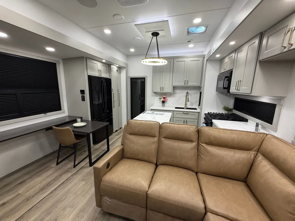 2026 Brinkley Model G 3970, Photos photo 8