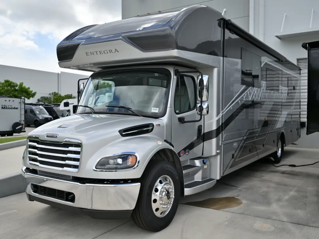 2027 Entegra Coach Accolade 37K, Photos photo 51