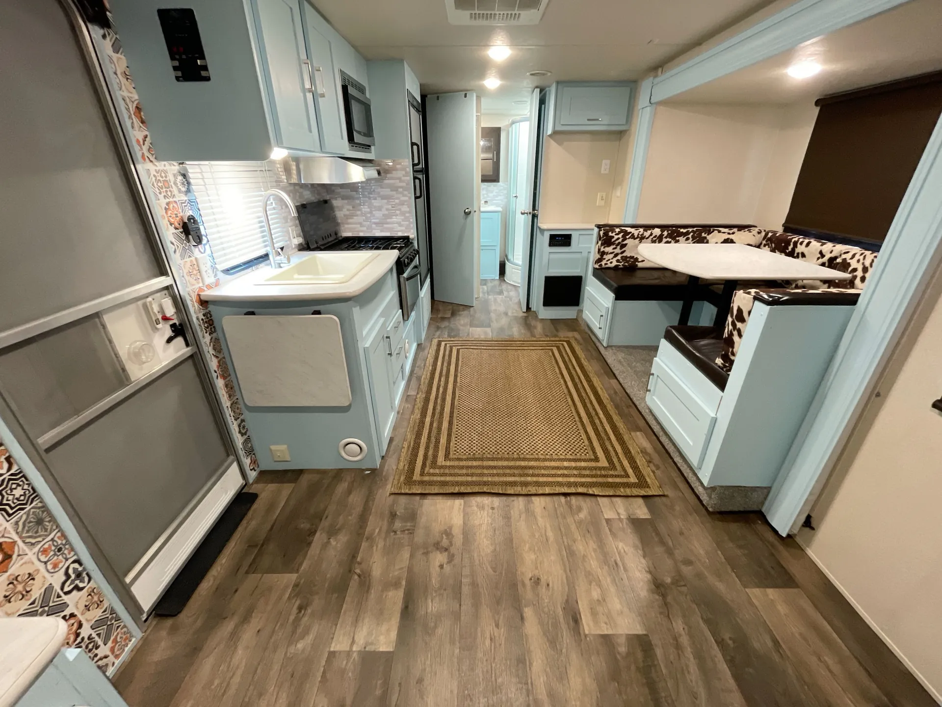 2018 Forest River Wildwood X-Lite 233RBXL — cabinet